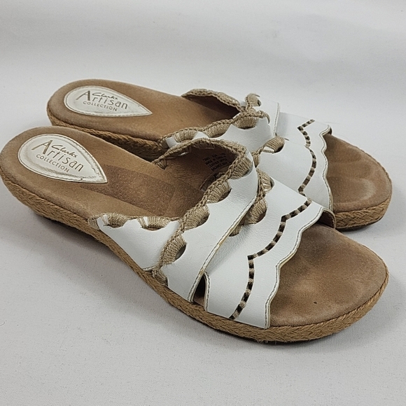 Clarks Artisian White Leather Slides Sandal Wmns 8.5 M Open Toe Wedge Heel Beige - Picture 2 of 9